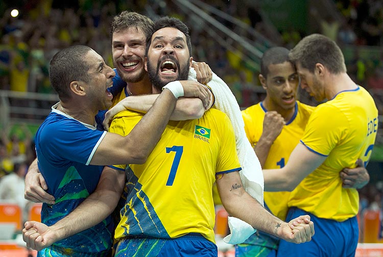 VOLEI - BRASIL X ARGENTINA - MARACANAZINHO - RIO DE JANEIRO/ RJ 17/08/2016 - PARTIDA VALIDA PELA QUARTAS-DE-FINAL DO TORNEIO OLIMPICO. FOTO: GUITO MORETO/ O GLOBO / NOPP ***DIREITOS RESERVADOS. NO PUBLICAR SEM AUTORIZAO DO DETENTOR DOS DIREITOS AUTORAIS E DE IMAGEM***