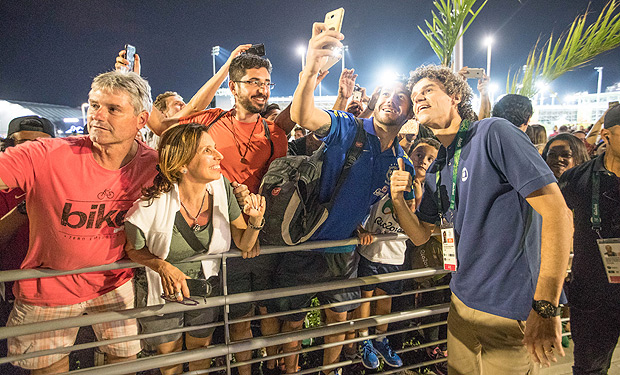 O ex-tenista Gustavo Kuerten, o Guga, chega aos estdios da TV Globo no Parque Olmpico da Barra