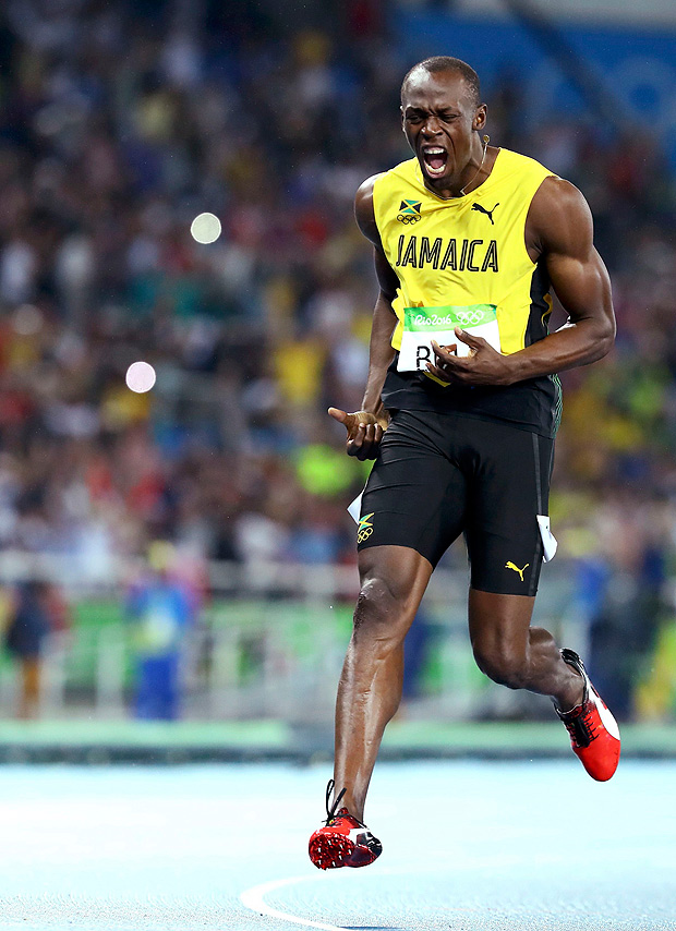 Bolt cruzou a linha de chegada com expressão brava