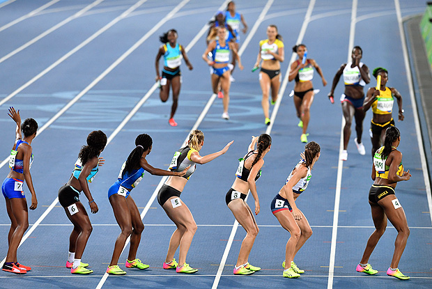 Prova de revezamento feminino 4 x 400 m, em que as brasileiras foram eliminadas