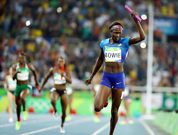 Time americano venceu o ouro no revezamento 4 x 100 m feminino