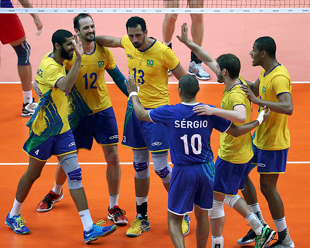 2016 Rio Olympics - Volleyball - Men's Semifinals Russia v Brazil - Maracanazinho - Rio de Janeiro, Brazil - Brazil's (BRA) players celebrate a point. REUTERS/Yves Herman FOR EDITORIAL USE ONLY. NOT FOR SALE FOR MARKETING OR ADVERTISING CAMPAIGNS. ORG XMIT: OLYSS801