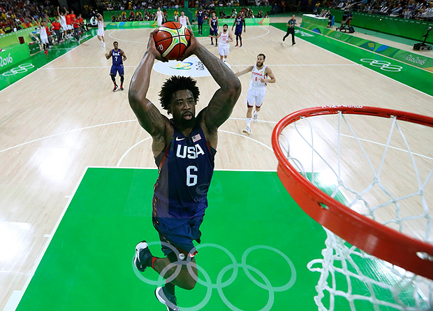 2016 Rio Olympics - Basketball - Semifinal - Men's Semifinal Spain v USA - Carioca Arena 1 - Rio de Janeiro, Brazil - 19/8/2016. Deandre Jordan (USA) of the USA dunks. REUTERS/Ezra Shaw/Pool FOR EDITORIAL USE ONLY. NOT FOR SALE FOR MARKETING OR ADVERTISING CAMPAIGNS. ORG XMIT: MJB38