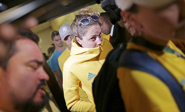 Atletas da Austrlia deixaram a delegacia no Rio neste sbado (20) aps serem detidos