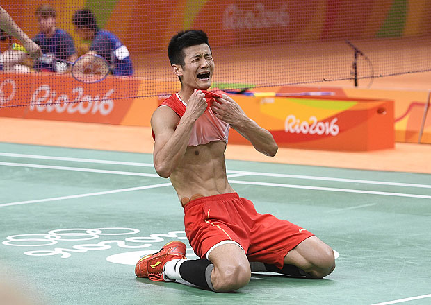Chen Long se emociona aps conquistar a medalha de ouro