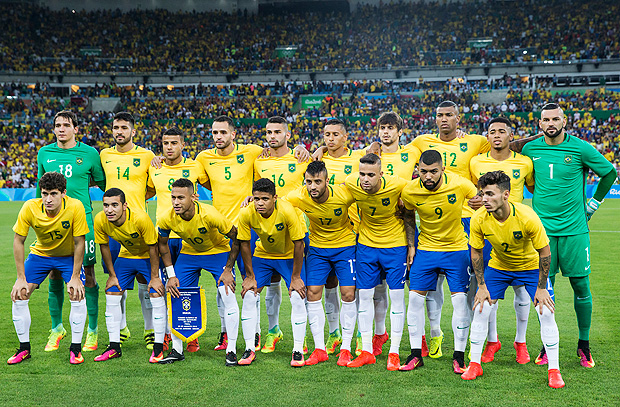 Rio de Janeiro, RJ, BRASIL, 20-08-2016: Olimpiadas Rio.Olimpiadas.Disputa pela medalha de ouro no futebol masculino entre Brasil e ALemnaha no Estadio do Maracana. Foto do poster do Brasil antes do inicio do jogo (Foto: Eduardo Knapp/Folhapress, ESPORTES).