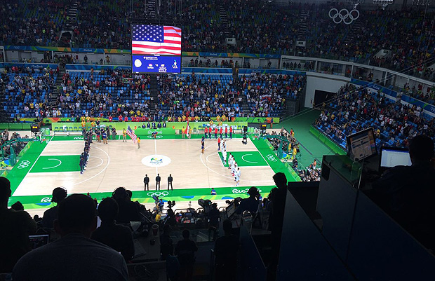 Faltando dez minutos para o incio do jogo entre Estados Unidos e Srvia, pela final do basquete masculino, pblico ainda  abaixo do esperando na Arena Carioca 1