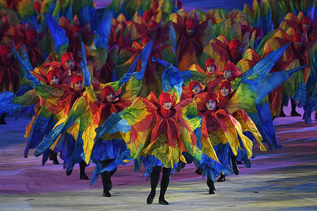 Dancers perform during the closing ceremony of the Rio 2016 Olympic Games at the Maracana stadium in Rio de Janeiro on August 21, 2016. / AFP PHOTO / Luis Acosta