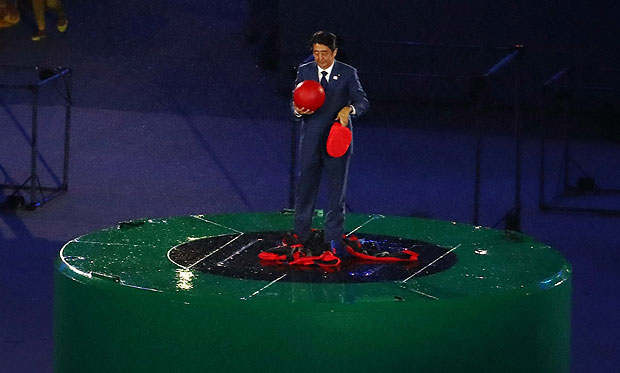 O primeiro-ministro japons, Shinzo Abe, que participou do encerramento da Olimpada do Rio