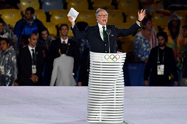 The president of the Olympic Committee of Brazil and Rio 2016 Organising Committee for the Olympic Games, Carlos Arthur Nuzman delivers a speech during the closing ceremony of the Rio 2016 Olympic Games at the Maracana stadium in Rio de Janeiro on August 21, 2016. / AFP PHOTO / Fabrice COFFRINI