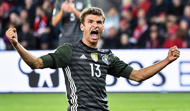 Thomas Mller comemora seu segundo gol, terceiro da Alemanha contra a Noruega