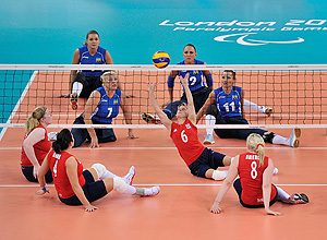 ORG XMIT: KIR018 Great Britain's Emma Wiggs (Foreground 3rd L) sets the ball during a women's sitting volleyball match between Great Britain and Ukraine during the London 2012 Paralympic Games at the ExCel Centre in east London, on August 31, 2012. AFP PHOTO / GLYN KIRK