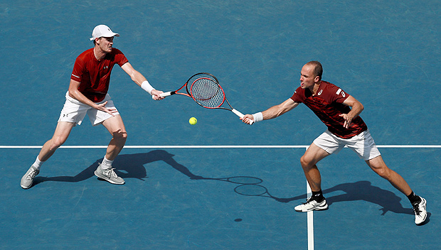 NEW YORK, NY - SEPTEMBER 10: Jamie Murray (L) of Great Britain and Bruno Soares (R) of Brazil return a shot to Pablo Carreno Busta and Guillermo Garcia-Lopez of Spain during their Men's Doubles Final Match on Day Thirteen of the 2016 US Open at the USTA Billie Jean King National Tennis Center on September 10, 2016 in the Flushing neighborhood of the Queens borough of New York City. Michael Reaves/Getty Images/AFP == FOR NEWSPAPERS, INTERNET, TELCOS & TELEVISION USE ONLY ==