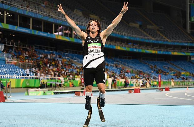 New Zealand's Liam Malone celebrates after winning the men's 200m race at the Olympic Stadium during the Paralympic Games in Rio de Janeiro, Brazil on September 12, 2016. / AFP PHOTO / CHRISTOPHE SIMON ORG XMIT: TOF1629