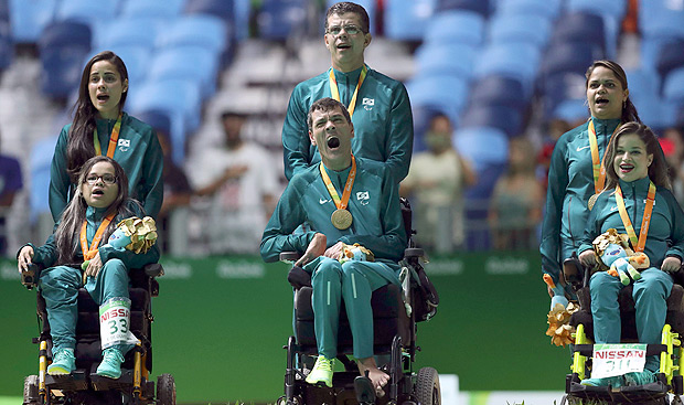 2016 Rio Paralympics - Boccia - Victory Ceremony - Mixed Pairs BC3 Victory Ceremony - Carioca Arena 2 - Rio de Janeiro, Brazil - 12/09/2016. Gold medalists Evelyn de Oliveira (L to R), Antonio Leme and Evani Soares da Silva of Brazil pose with their medals. REUTERS/Ueslei Marcelino FOR EDITORIAL USE ONLY. NOT FOR SALE FOR MARKETING OR ADVERTISING CAMPAIGNS. ORG XMIT: INK129