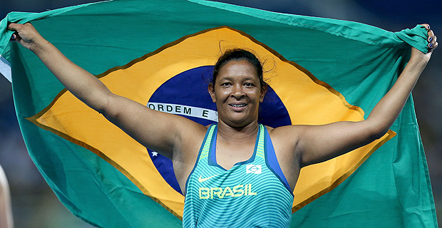 (160910) -- RIO DE JANEIRO, septiembre 10, 2016 (Xinhua) -- Shirlene Coelho, de Brasil, festeja al trmino de la competencia de lanzamiento de jabalina femenino F37, en los Juegos Paralmpicos de Ro de Janeiro 2016, en Ro de Janeiro, Brasil, el 10 de septiembre de 2016. Shirlene Coelho gan la medalla de oro. (Xinhua/Li Ming) (jp) (fnc)
