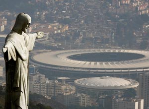 Cristo Redentor com o Maracanã ao fundo – Ricardo Moraes/Reuters Cristo Redentor com o Maracanã ao fundo – Ricardo Moraes/Reuters
