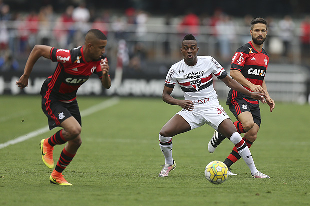 Lance do jogo entre So Paulo e Flamengo, realizado no ltimo sbado (1), no Morumbi, pelo Brasileiro