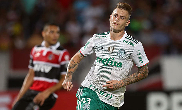 Em jogo de cinco gols, Palmeiras vence Santa Cruz e aumenta vantagem na liderança