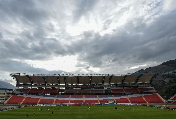 Brazil's team players take part in a training session at the Metropolitano stadium in Merida on October 10, 2016, on the eve of their FIFA World Cup Russia 2016 South American qualifier match against Venezuela. / AFP PHOTO / JUAN BARRETO ORG XMIT: VEN833