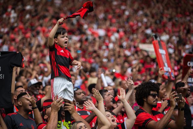 Torcedores do Flamengo antes da partida Flamengo x Corinthians pelo Campeonato Brasileiro série A 2016 no estádio Maracanã, Rio de Janeiro