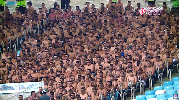 Policia Militar faz revista e reconhecimento de torcedores do Corinthians que estariam envolvidos em confuso no MaracanAntes do jogo contra o Flamengo, houve enfrentamento com policiais e torcedores rubro-negros