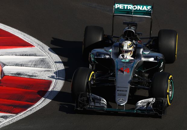 Lewis Hamilton of Great Britain driving the (44) Mercedes AMG Petronas F1 Team Mercedes F1 WO7 Mercedes PU106C Hybrid turbo on track during final practice for the Formula One Grand Prix of Mexico at Autodromo Hermanos Rodriguez on October 29, 2016 in Mexico City, Mexico
