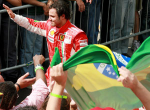 Massa cumprimenta pblico e comemora o segundo lugar no GP Brasil de 2007