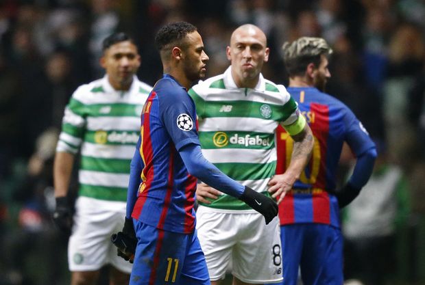 Britain Football Soccer - Celtic v FC Barcelona - UEFA Champions League Group Stage - Group C - Celtic Park, Glasgow, Scotland - 23/11/16 Celtic's Scott Brown and Barcelona's Neymar Reuters / Russell Cheyne Livepic EDITORIAL USE ONLY. ORG XMIT: UKZBpN