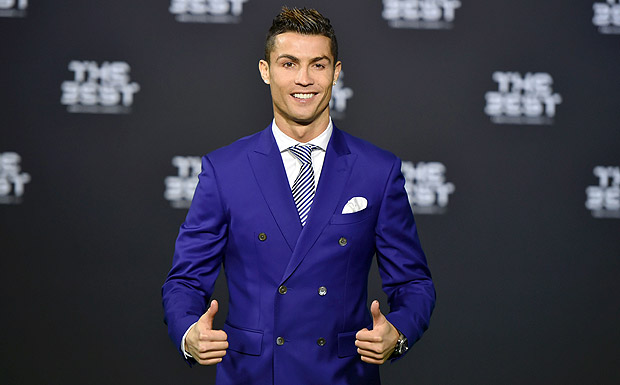 Favorito ao ttulo de melhor jogador do mundo, Cristiano Ronaldo chega  cerimnia em Zurique, na Sua