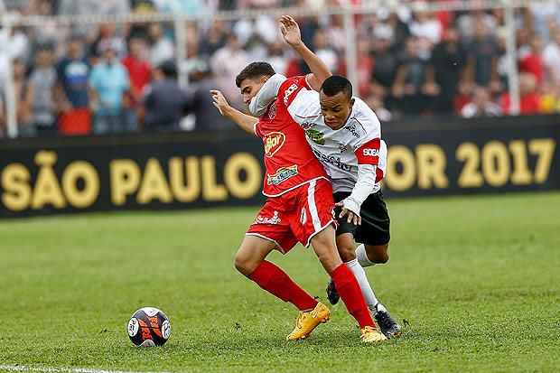 O Batatais e o Paulista de Jundia disputaram partida da semi-final da Copa So Paulo neste domingo (22)