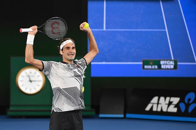 O tenista suo Roger Federer, 35, comemora vitria em partida final do Aberto da Austrlia contra Rafael Nadal, 30