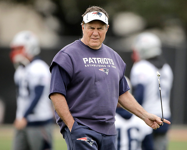 Bill Belichick, técnico do New England Patriots, durante treino antes da final do Super Bowl