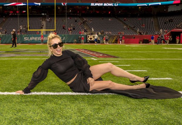 Lady Gaga no campo do NRG Stadium