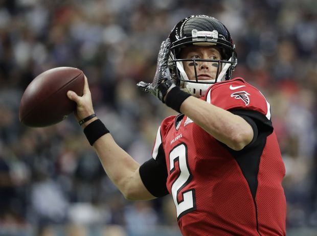 Matt Ryan durante aquecimento para o Super Bowl