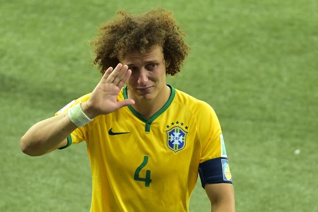 O jogador David Luiz chora aps derrota do Brasil pela Alemanha por 7x1 na Copa de 2014