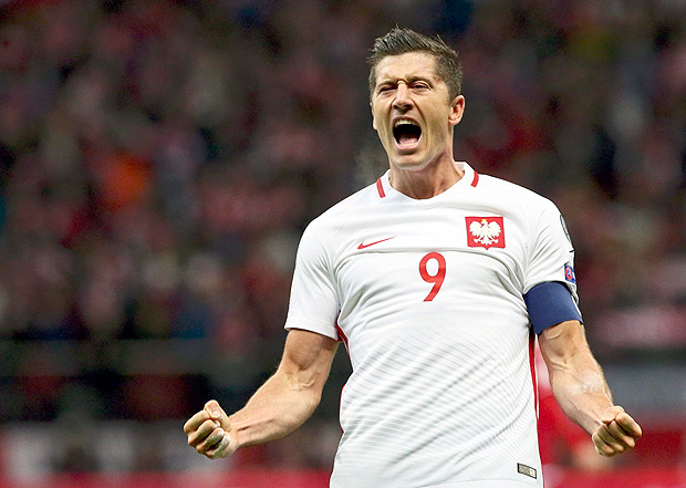 Football Soccer - Poland v Denmark - World Cup 2018 Qualifier - National Stadium, Warsaw, Poland - 8/10/16. Poland's Robert Lewandowski celebrates after scoring against Denmark. Agencja Gazeta/Kuba Atys/via REUTERS ATTENTION EDITORS - THIS IMAGE WAS PROVIDED BY A THIRD PARTY. EDITORIAL USE ONLY. POLAND OUT. NO COMMERCIAL OR EDITORIAL SALES IN POLAND. FOR EDITORIAL USE ONLY. NOT FOR SALE FOR MARKETING OR ADVERTISING CAMPAIGNS. THIS IMAGE HAS BEEN SUPPLIED BY A THIRD PARTY. IT IS DISTRIBUTED, EXACTLY AS RECEIVED BY REUTERS, AS A SERVICE TO CLIENTS ORG XMIT: KP