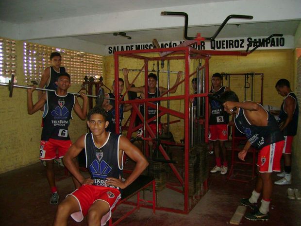 O zagueiro Pablo durante treino de musculao no Ferrovirio, do Cear, em 2007