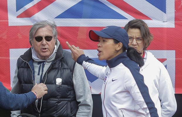 Anne Keothavong aponta Ilie Nastase aps ser xingada pelo ex-tenista durante a Fed Cup