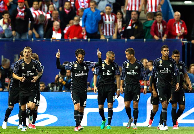 Real Madrid's Isco, center, celebrates with teammates after scoring during a Champions League semifinal, 2nd leg soccer match between Atletico de Madrid and Real Madrid, in Madrid, Spain, Wednesday, May 10, 2017. (AP Photo/Daniel Ochoa de Olza) ORG XMIT: LLT126