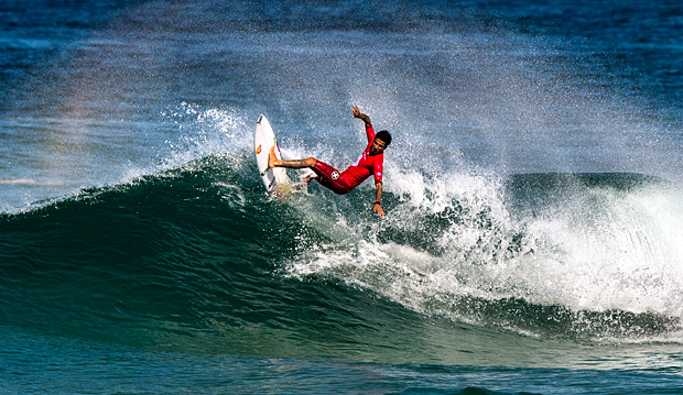 Filipe Toledo disputa etapa do Mundial de surfe em Saquarema (RJ)