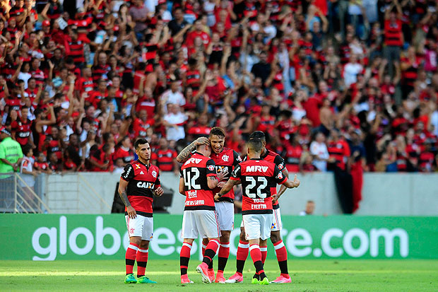 Matheus Svio comemora o primeiro gol do Brasileiro 2017 no empate entre Flamengo e Atltico-MG, no Maracan