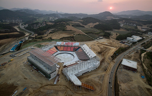 Vista aérea do Estádio Olímpico de PyeongChang, que receberá as cerimônias de abertura e encerramento da Olimpíada