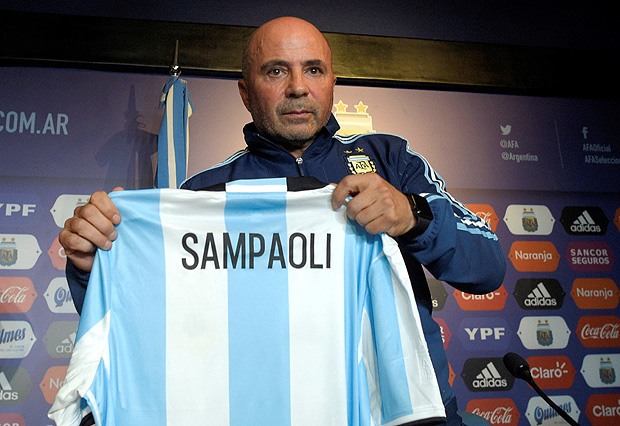 Jorge Sampaoli, newly appointed coach of Argentina’s national soccer team holds a jersey with his name on it during his official presentation at the squad's camp in Buenos Aires, Argentina, June 1, 2017. REUTERS/Gustavo Garello FOR EDITORIAL USE ONLY. NO RESALES. NO ARCHIVES ORG XMIT: BAS13