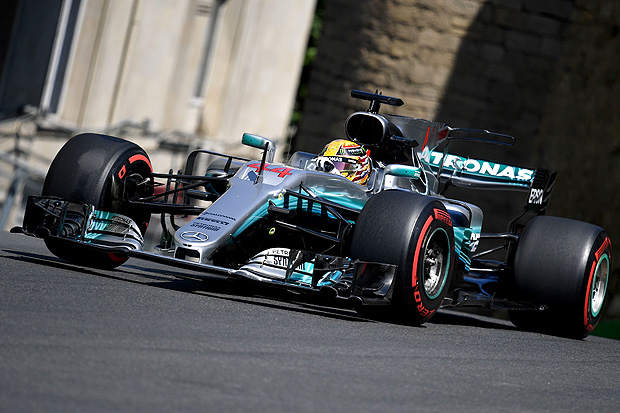 Mercedes' British driver Lewis Hamilton steers his car during the third practice session of the Formula One Azerbaijan Grand Prix at the Baku City Circuit in Baku on June 24, 2017. / AFP PHOTO / ANDREJ ISAKOVIC