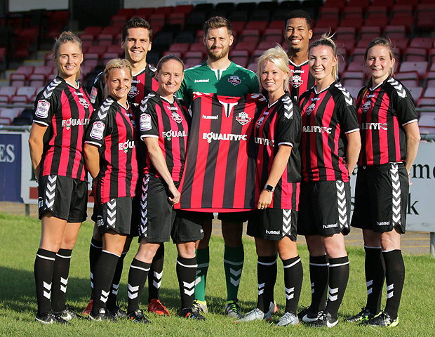 Equipe feminina do Lewes FC, da Inglaterra. Clube equiparou os salrios dos times masculino e feminino