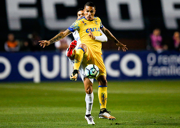 Santos e Flamengo jogaram para 27 mil pessoas no Pacaembu pela 18 rodada da serie A do Campeonato Brasileiro 2017 