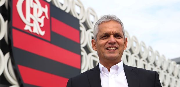 Reinaldo Rueda chega ao CT do Flamengo para sua apresentao