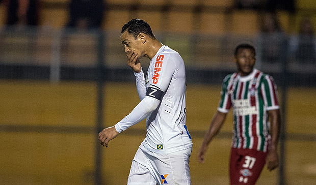 Ricardo Oliveira durante jogo do Santos contra o Fluminense