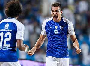Meia brasileiro Carlos Eduardo é ídolo no Al Hilal, time dos Emirados Árabes Unidos – Reprodução/instagram Meia brasileiro Carlos Eduardo é ídolo no Al Hilal, time dos Emirados Árabes Unidos – Reprodução/instagram